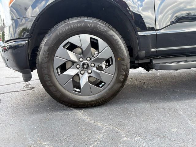 2025 Ford F-150 Lightning Lariat