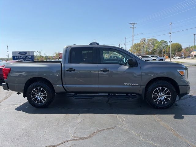 2022 Nissan Titan SV