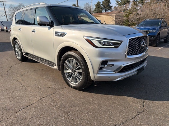 2023 INFINITI QX80 LUXE