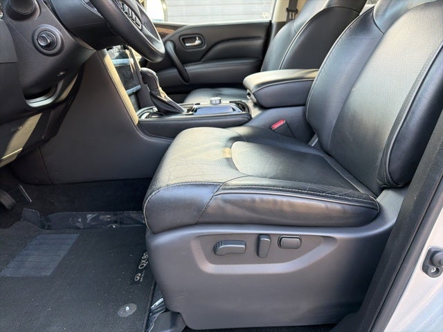 2023 INFINITI QX80 LUXE