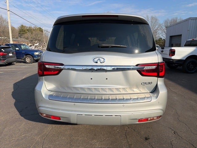 2023 INFINITI QX80 LUXE