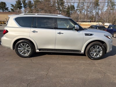 2023 INFINITI QX80 LUXE