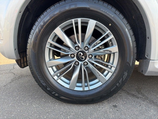 2023 INFINITI QX80 LUXE