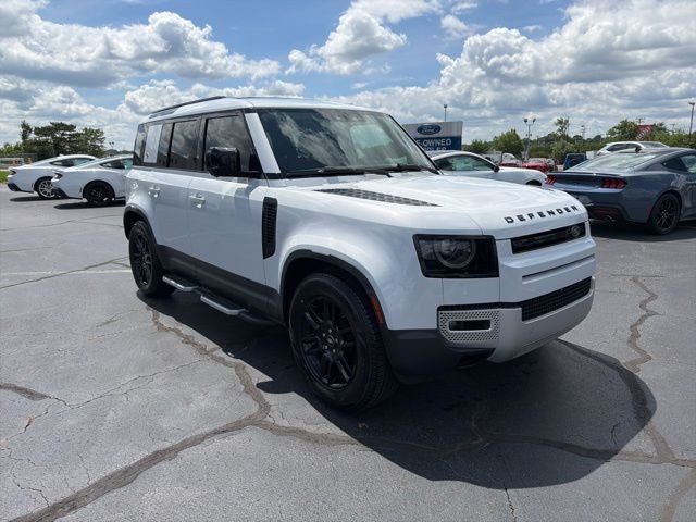 2021 Land Rover Defender S's photo